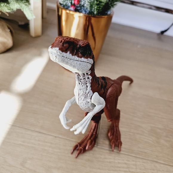 Jurassic World Dominion Atrociraptor Dinosaur Action Figure - Picture 4 of 4